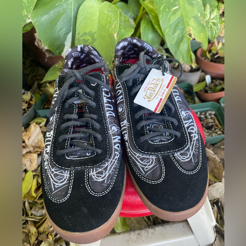 Von Dutch Black and Red Sneakers Men’s size 8 1/2